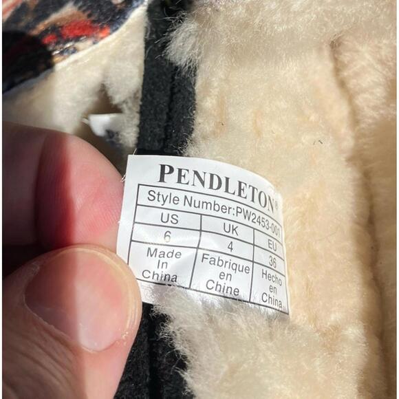 Pendleton Women’s Nehalem Slip Ons Moccasins Slippers Aztec New Size 6 Sheepskin - Picture 6 of 8